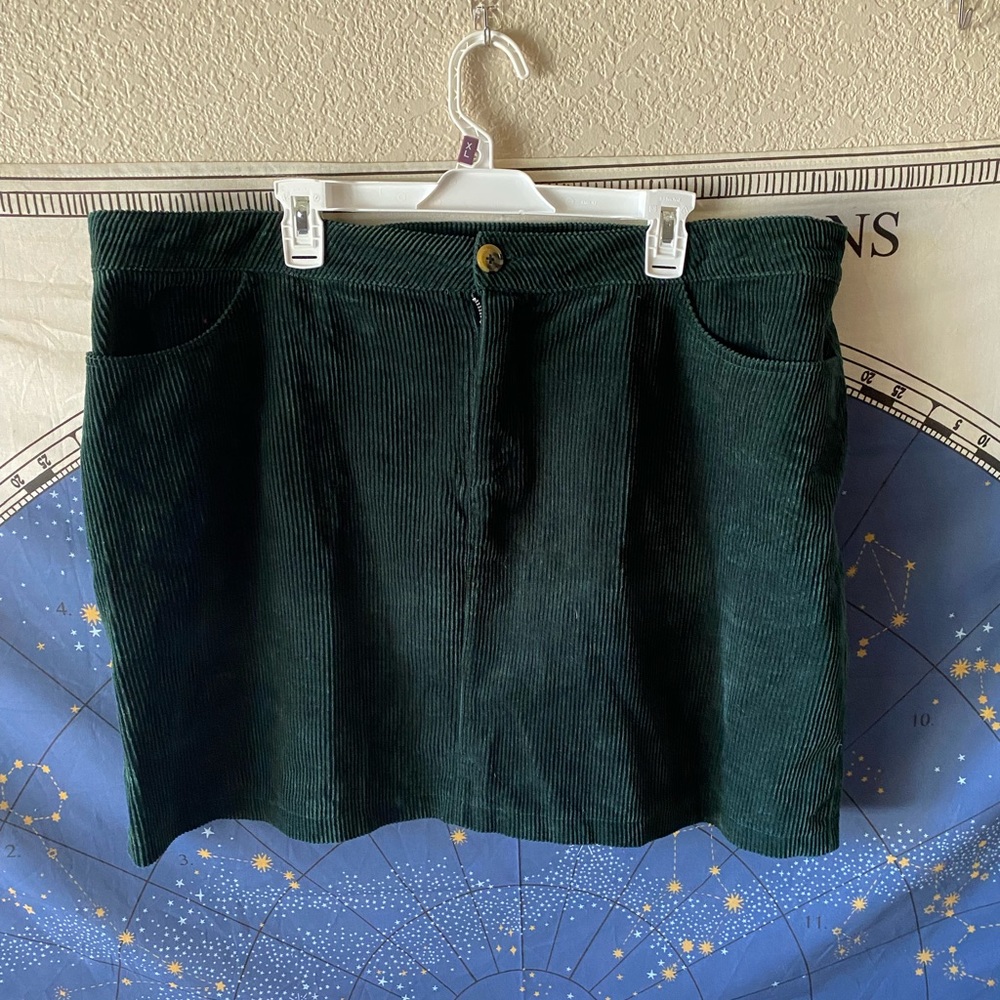 3/$30 💓 F21 Green Corduroy Skirt